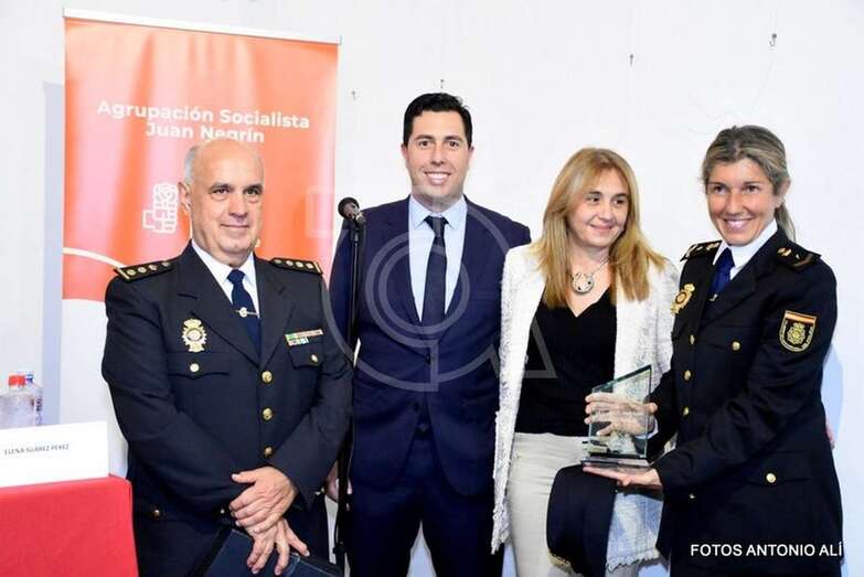 Momento de la entrega del premio (Foto TA)